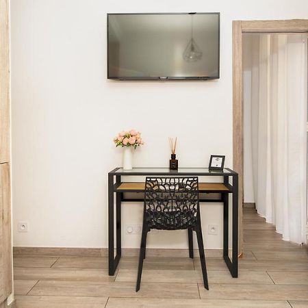 Nice Centre Flat - Modern, Quiet And Brand New Екстер'єр фото
